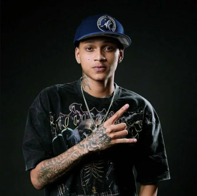 Ezzy R