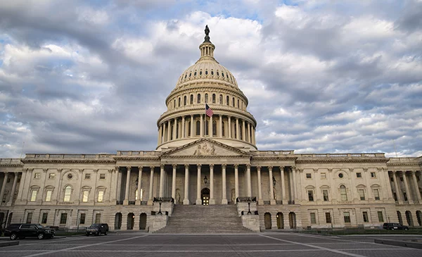 El Capitolio, edificio que alberga la Cámara de Representantes y el Senado de los Estados Unidos. Fuente externa