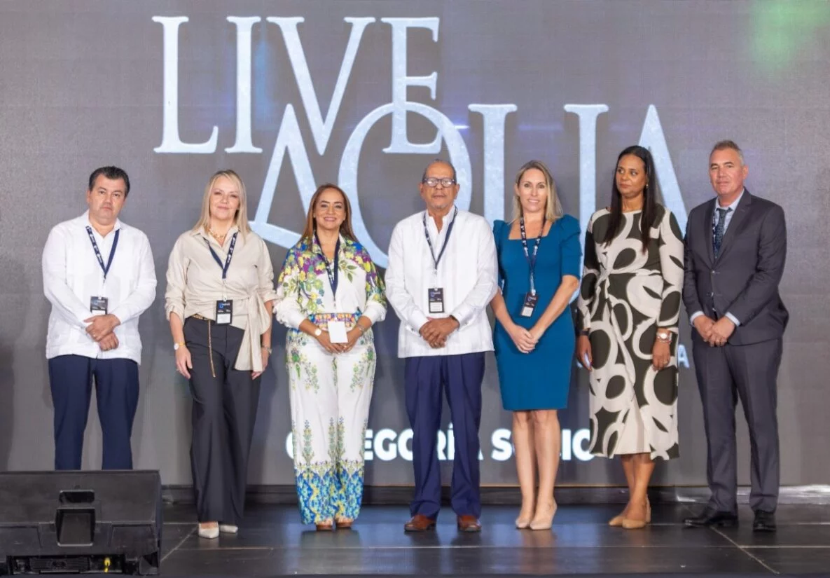 Pedro Paret,  Betina Rey,  Aguie Lendor,  Ernesto Veloz, Ana García Sotoca, Sarah Agramonte y Marcelo Ballester.