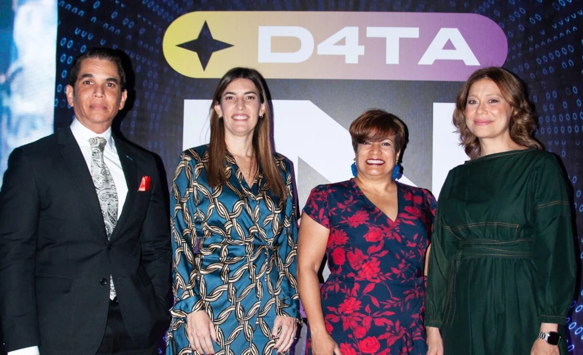 José Martín Morillo,  Loraine Amell Bogaert,  Erika Valenzuela y   Vhyna Ortega.
