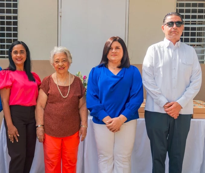Anyelina Pérez, Norma Almonte, Minerva Veloz y Víctor Méndez.