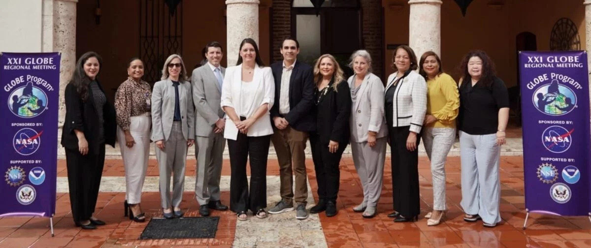Daryelin Torres, Francia Chalas, Ancell Schecker, Daniel Butterfoos, Mariana Savino, Edwin Sánchez, María Lorraine de Ruiz-Alma, Russane Low, Susana Michel, María Nelly Ramírez y Di Yang, en la Reunión Regional del Programa GLOBE.