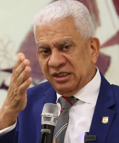 Ricardo de los Santos, presidente del Senado.