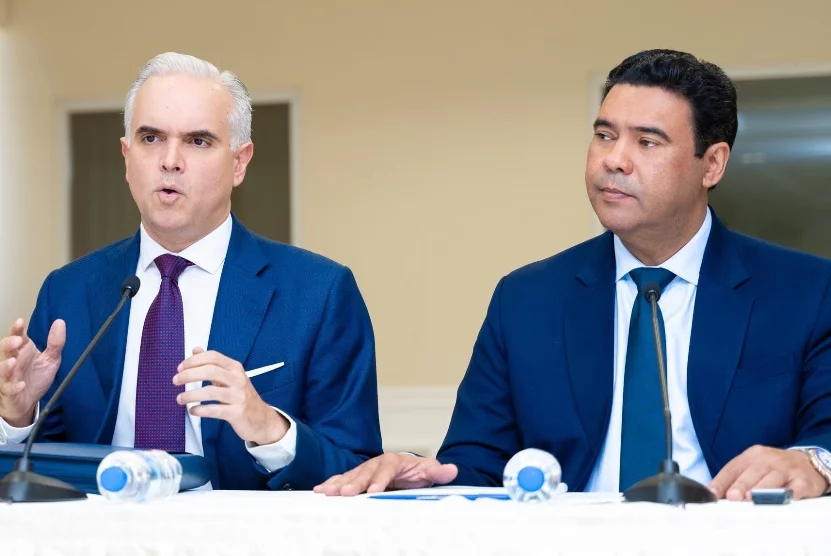 De Camps se reunió ayer con la comisión de senadores.