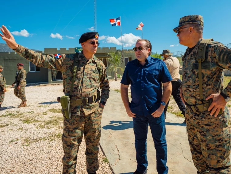 Los ministro de la Presidencia y Defensa encabezaron un recorrido por las provincias  para supervisar los trabajos
