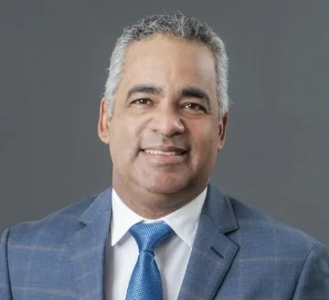 Joel Santos,  ministro de Energía y Minas.