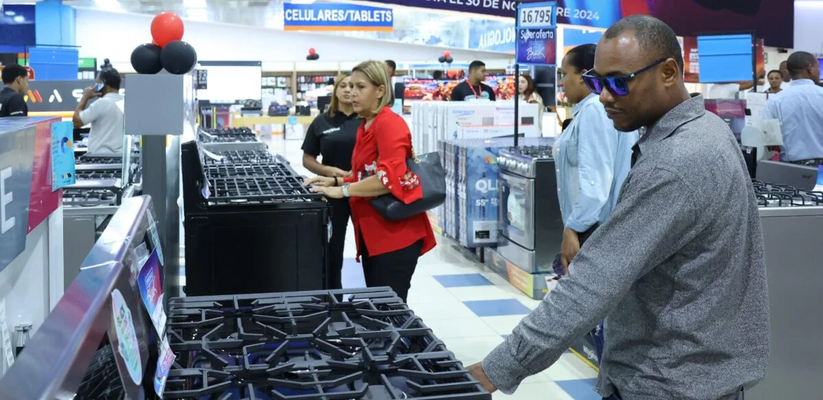 El Comercio se reactiva con las ofertas del Viernes Negro, foto: Elieser Tapia