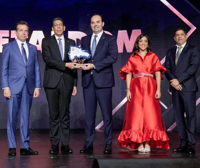 Fernando de la Vega recibe el premio