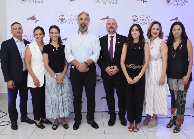 Víctor García, María  Jesús Fernández, Bingene Armenteros, Dennis Simó, Brian Kelly, Laura Freixas, Laura Rivera y Catherine Rodríguez.
