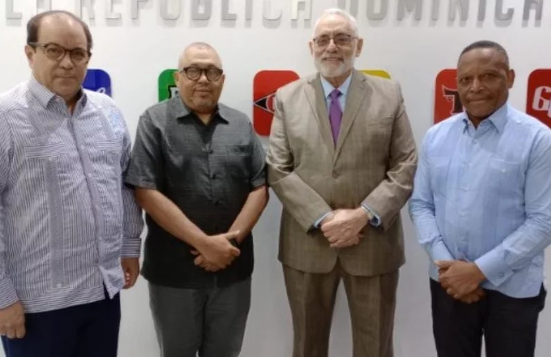 Franklin de la Mota, Américo Celado, Vitelio Mejía y Ramón Valdez durante encuentro en oficinas Lidom. fuente externa