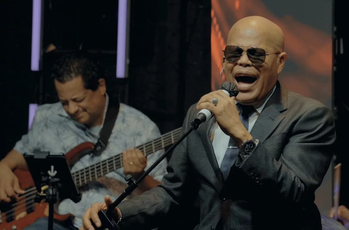 Rubby Pérez durante la grabación del disco en vivo, bajo la dirección Manuel Tejada.