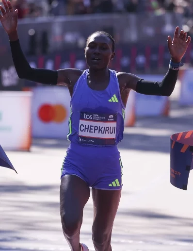New York (United States), 27/10/2024.- Kenya’s Sheila Chepkirui crosses the finish line to win first place in the women’s pro open race during the 2024 New York City Marathon in New York, New York, USA, 03 November 2024. (Maratón, Kenia, Nueva York) EFE/EPA/SARAH YENESEL