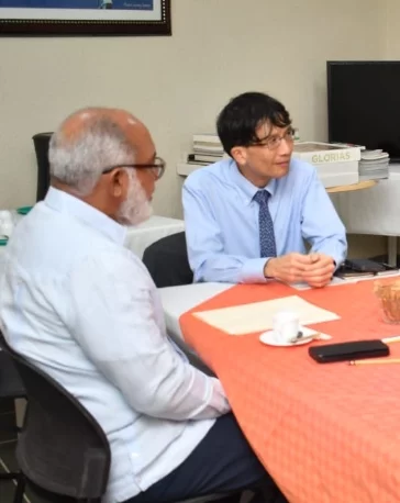 Osamu Hayakawa junto a Persio Maldonado.