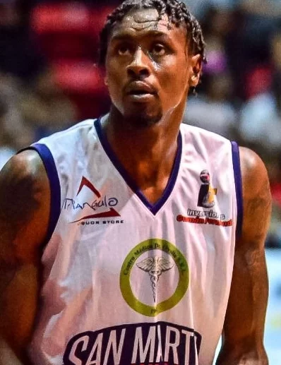 Jeff Allend lideró la ofensiva por el equipo San Martín.