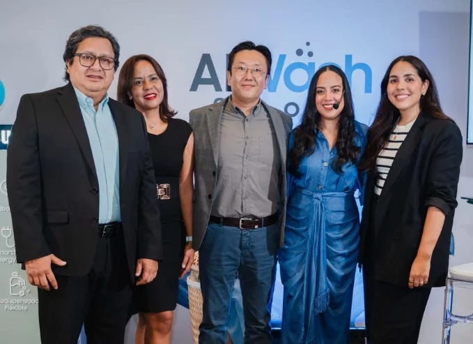Fernando Escobedo, Jazmín Martínez, Won Choi, Letzea Baca y  Yazmín Yeara.
