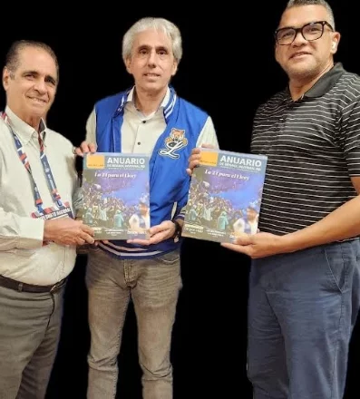 Héctor J. Cruz  junto a Ricardo Ravelo y  Audo Vicente.