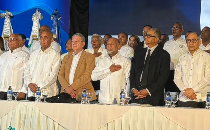 Eduardo Hidalgo durante la juramentación nuevas directivas.