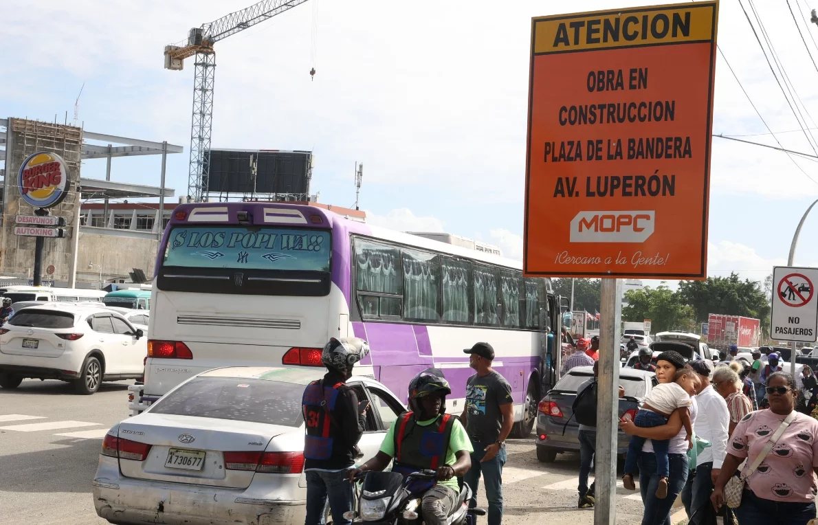 Las vías se vuelven angostas y las filas de vehículos interminables.  José de León