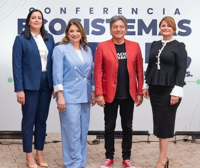 Los representantes de Parque del Prado y Alfridomsa.
