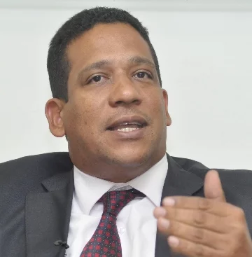 Carlos Pimentel, director de Contrataciones.