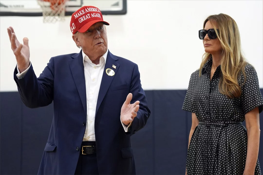 El candidato republicano y expresidente, Donald Trump, acudió a votar en compañía de su esposa Melania Trump. AP/Evan Vucci