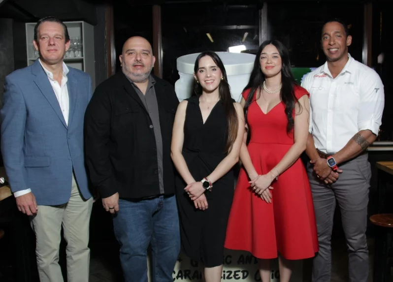 Luis Villanueva, Julián Zapata, Mariana Morena, Yaskana Isabel Valle y Manelik Castro.