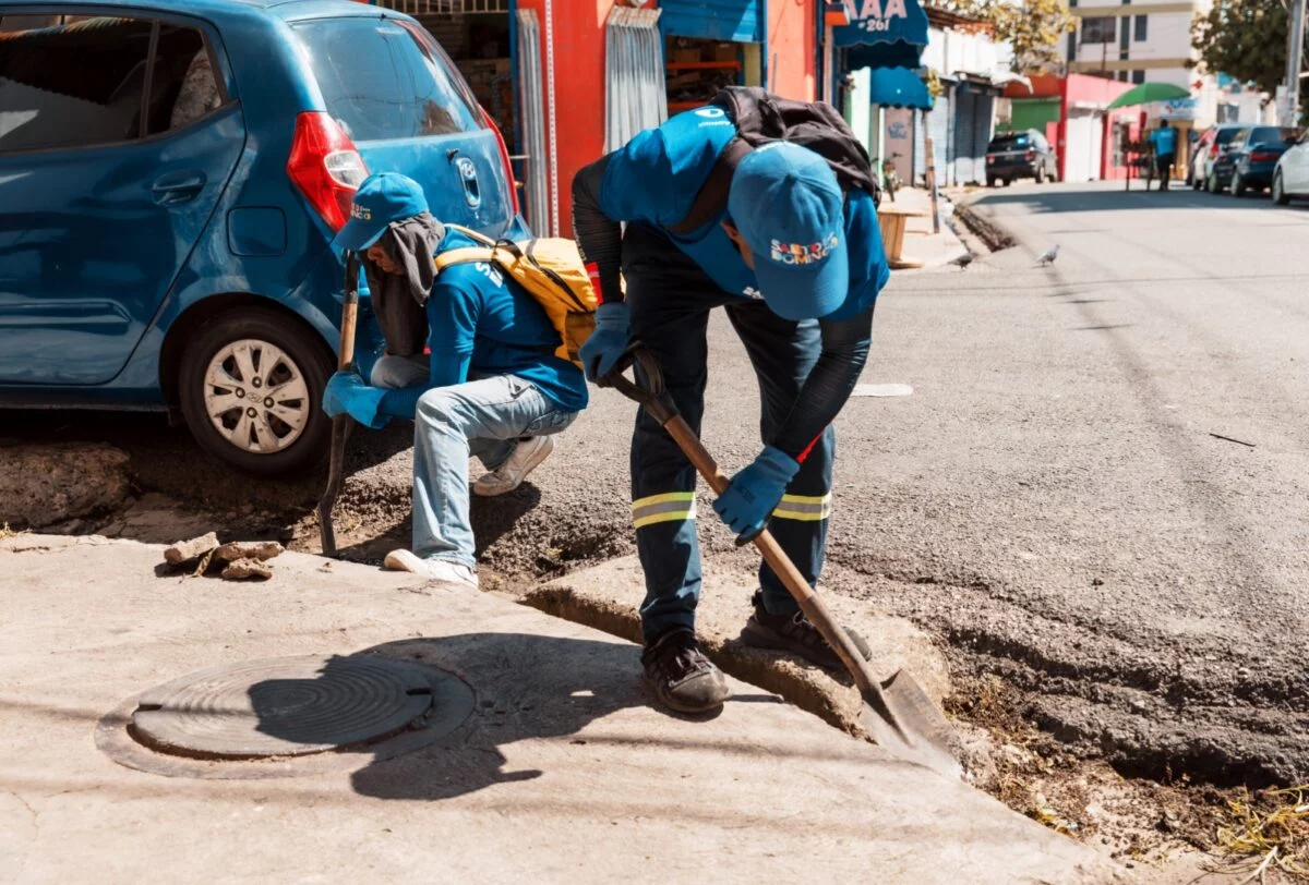 Brigadas de la Alcaldía del Distrito Nacional realizaron las labores de saneamiento. Fuente externa