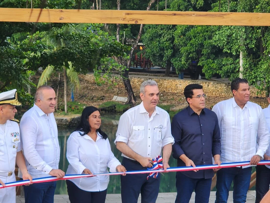 El presidente Luis Abinader durante la entrega del remozamiento de Rio San Juan. Fuente externa