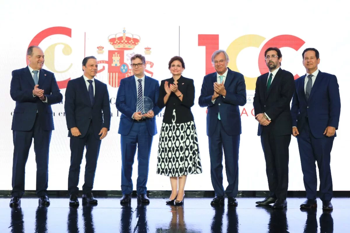 La vicepresidenta Raquel Peña, junto a representantes de la Cámara de Comercio de España. Fuente externa