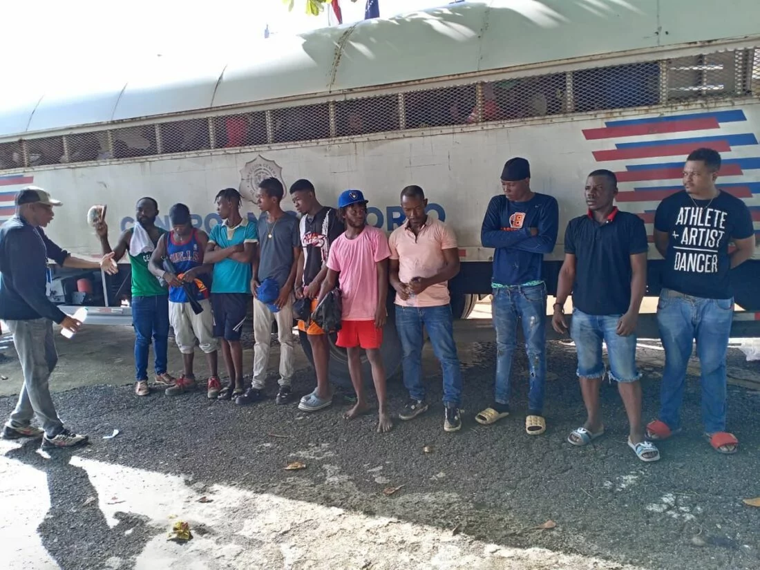Haitianos detenidos por la Dirección General de Migración. Fuente externa