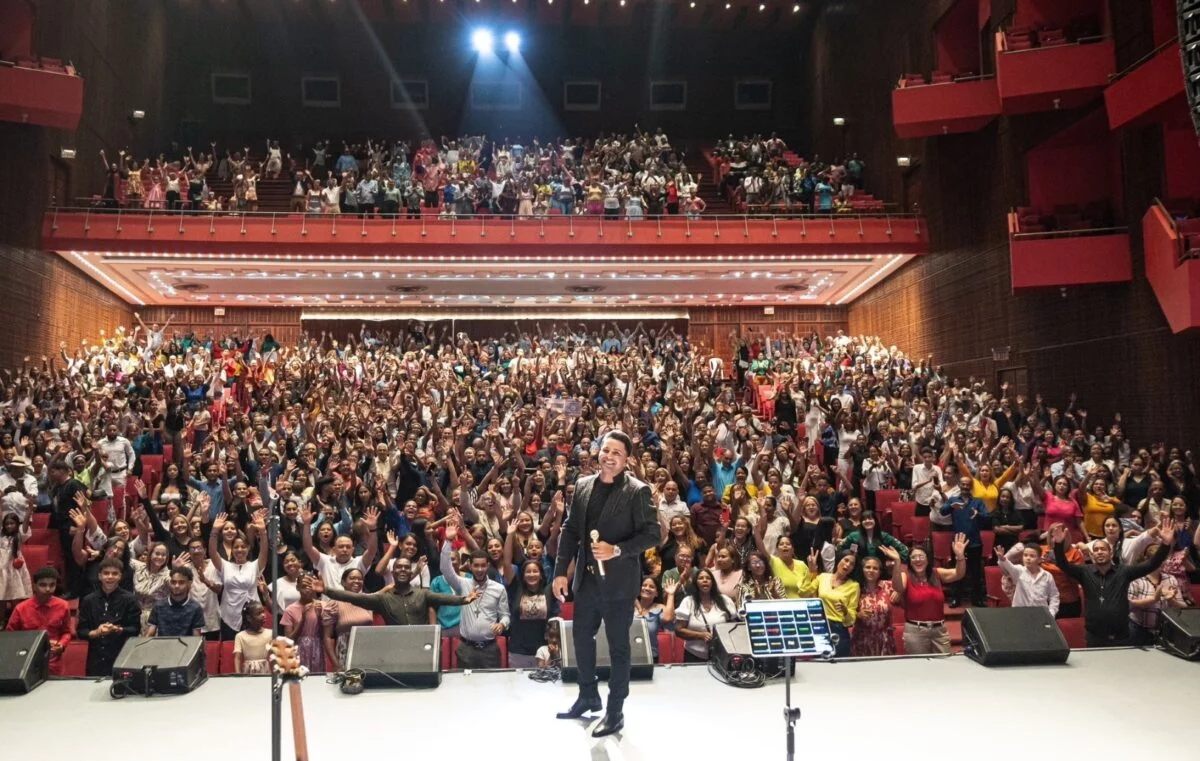El cantante  cristiano Edwin Jáquez logró llenar de público católico el Gran Teatro del Cibao.