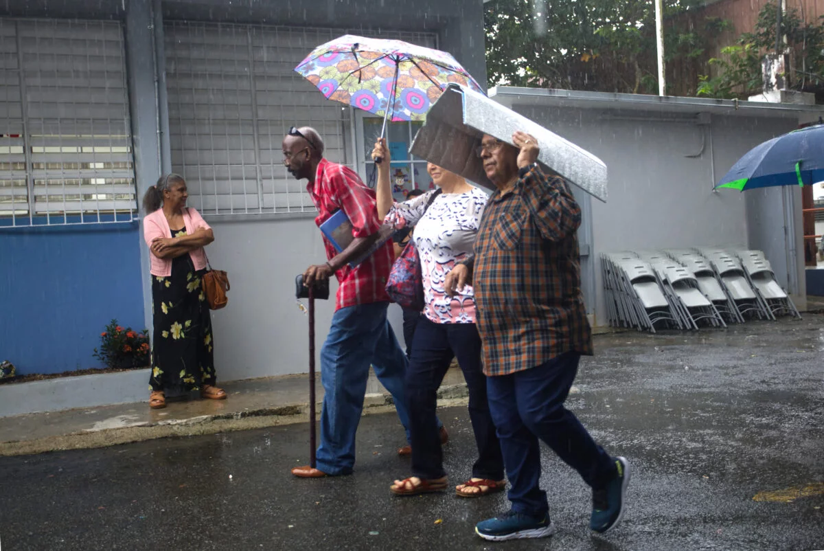 Los puertorriqueños salen a votar en unas elecciones que se prevén históricas