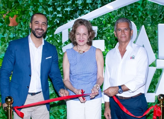 Gabriel Reyes, Belinda Mastrolili y Battesimo Palamara Dumas (don Tico).