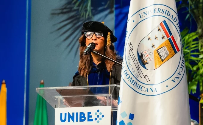 El discurso central estuvo a cargo de su rectora, la doctora Odile Camilo Vincent.