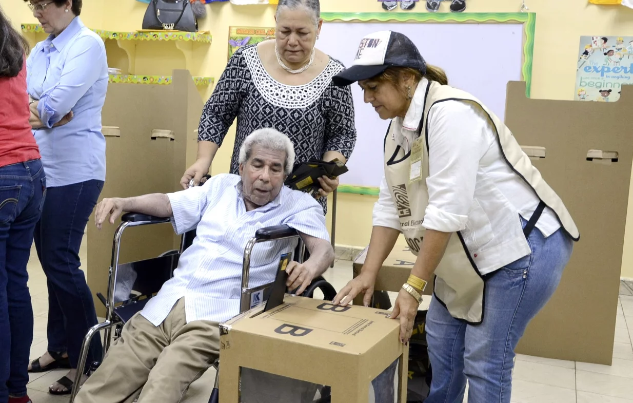 Las personas parecen estar cada vez menos motivadas a inmiscuirse en la política.