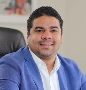 Ebell  de Castro,   gerente general.