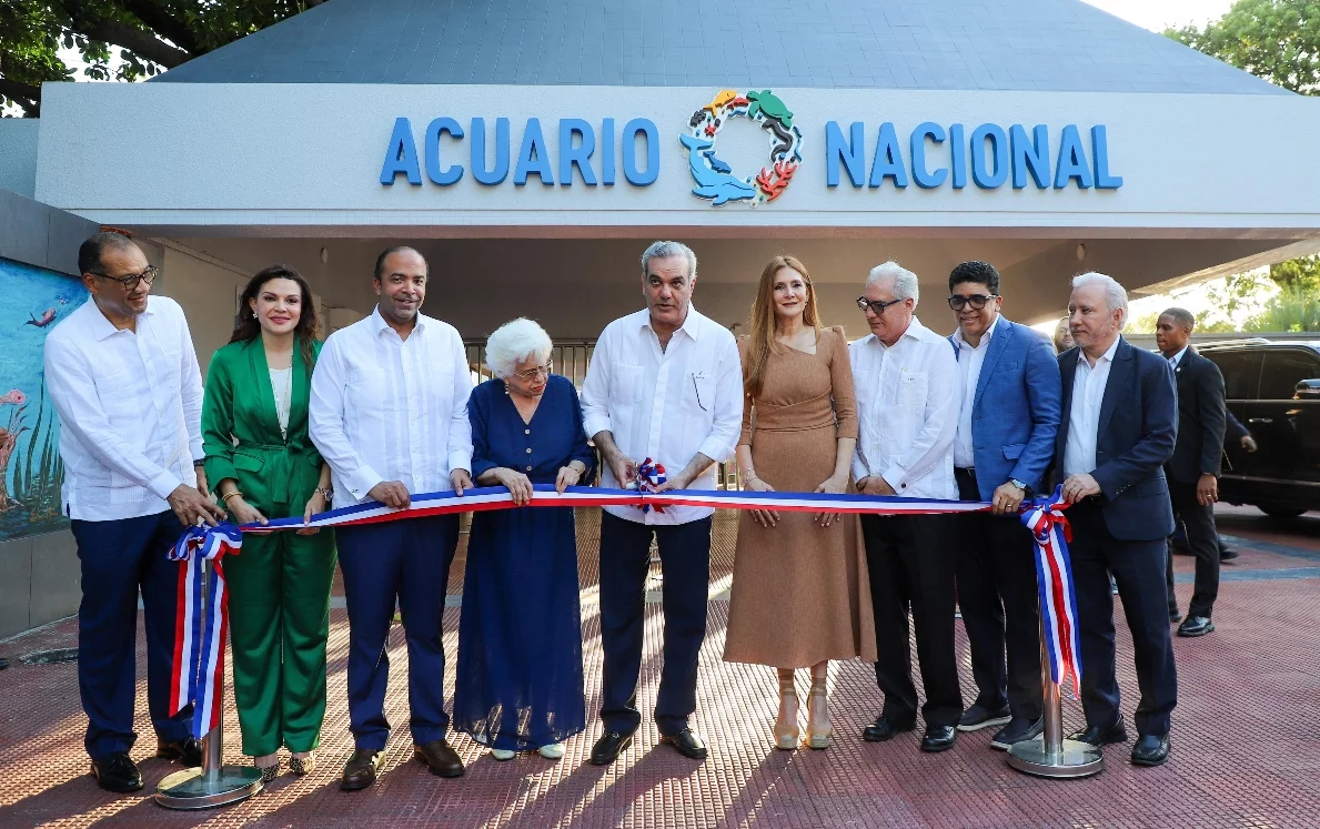 Momento en que las autoridades dejan abierto el Acuario Nacional.  fuente externa.