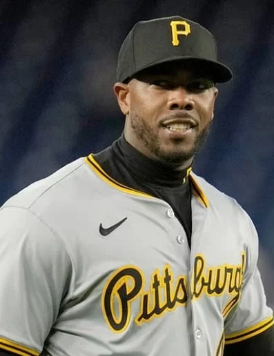 Aroldis Chapman mantiene todavía  su fuerte bola rápida.