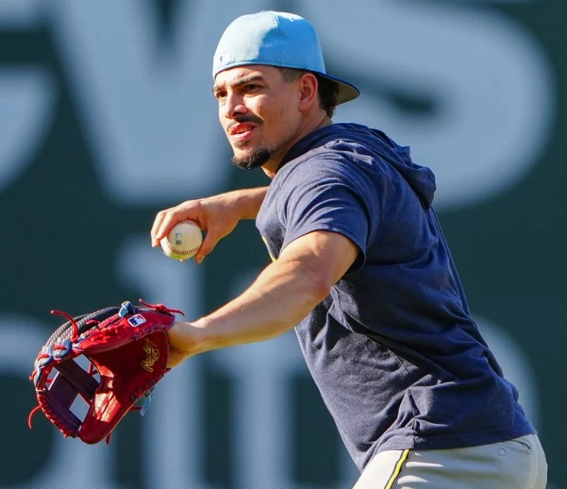 Willy Adames tiene a varios equipos  interesados .  AP