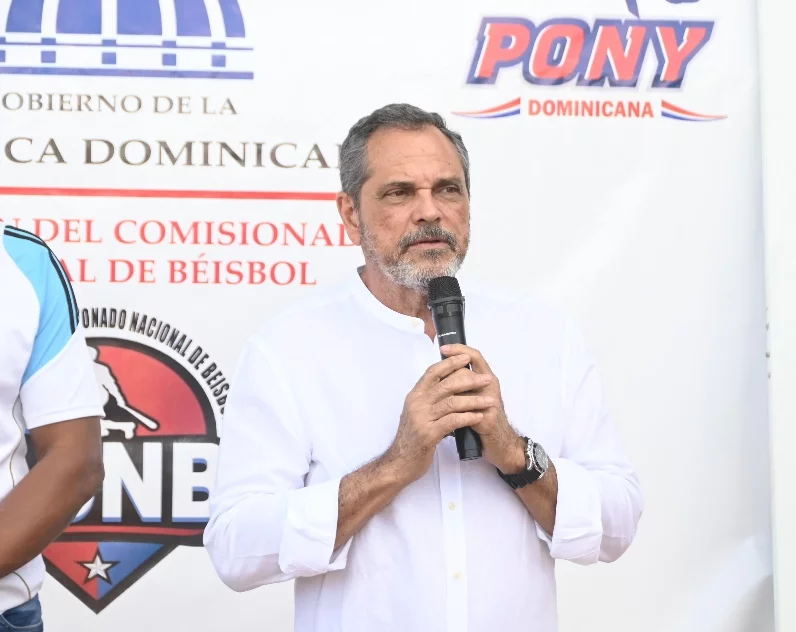 Junior Noboa dio crédico presidente Luis Abinader.  externa