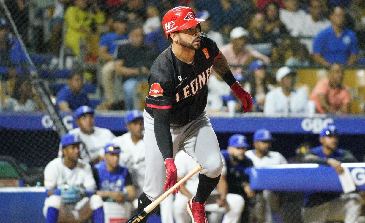 Tommy  Pham remolcó la carrera que decidió el triunfo escarlata sobre Licey.  Manolito Jimenez