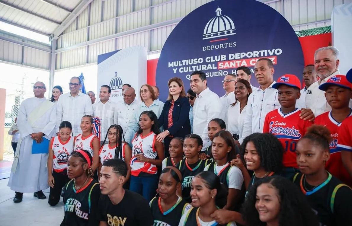 Vicepresidenta Raquel Peña y ministro de Deportes Kelvin Cruz, encabezan acto.