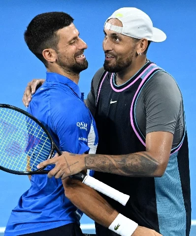 Novak Djokovic y Nick Kyrgios celebran triunfo