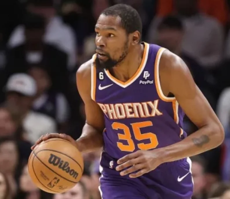 El alero All-NBA de los Phoenix Suns, Kevin Durant.