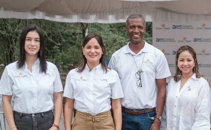 Ejecutivos de ambas entidades en el acto.