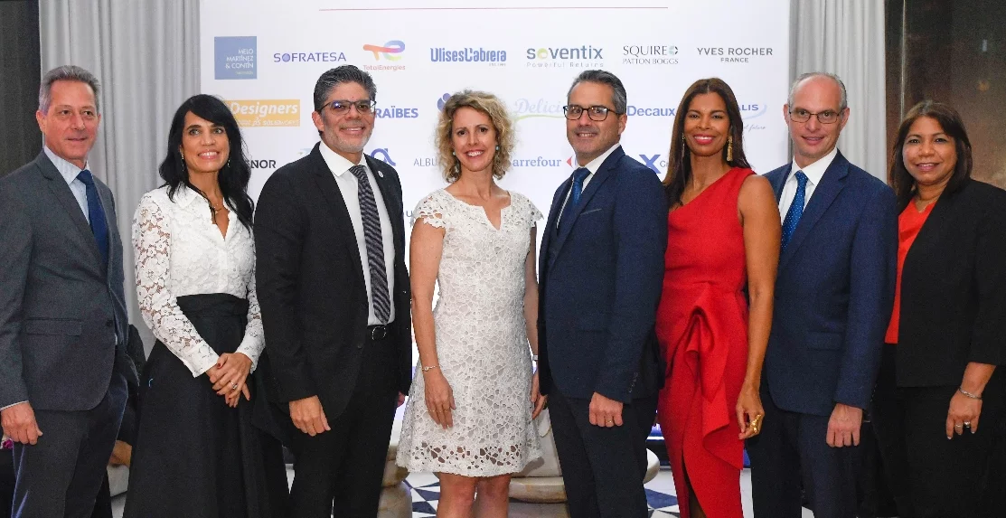 Hugo Vahe, Olivier Pellin,  Carolina Soto,  Jorge Galiber,  Sonia Barbry,  Yann Charuau, Wanda Montero, Valery Vicini, ury Vasquez y Thomas Plisson.
