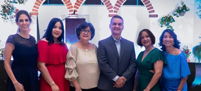 Kristal Bermúdez, Mónica Peralta, Cinthia Nouel, Igor Cabrera, Angelina García y Elaine Ortega.
