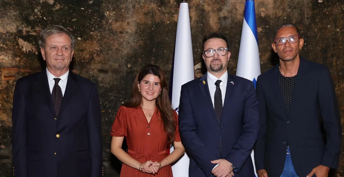 Renaud Anselin, Bennalice Katz,  Raslan Abu Rukun y Adolfo Faringthon.