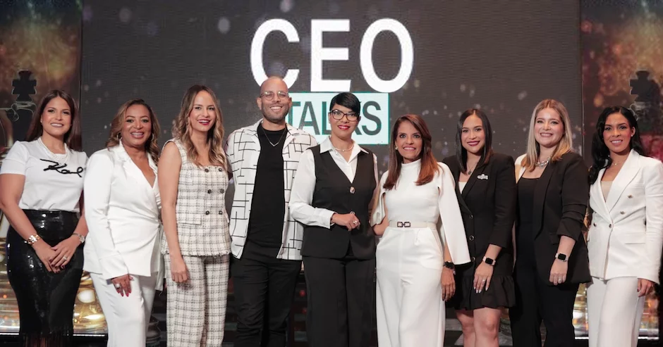 Yanilda Estrella, Irene Morillo, Katherine Pesantes, Mr. Pichón, Indhira Báez, Ana Lidia Peña, Jennifer Jiménez, Yazmín Ortiz y Sojey Fernández.