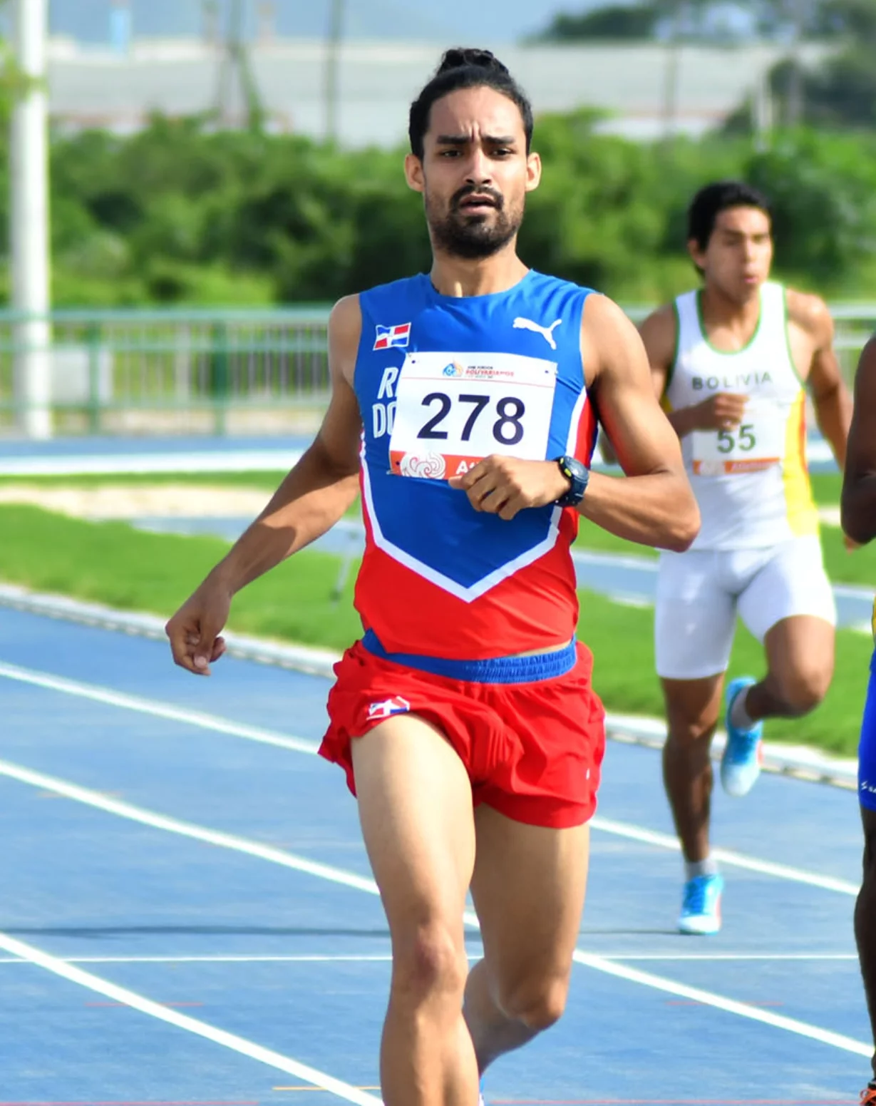 Luguelín Santos trabaja en la preparación de un exitoso regreso al atletismo.  Archivo